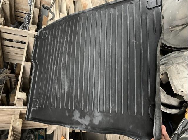 Килимок багажного відсіку 8R0061180 VAG