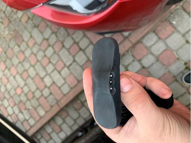 Форсунка омивача скла лобового, права 8R0955988B VAG