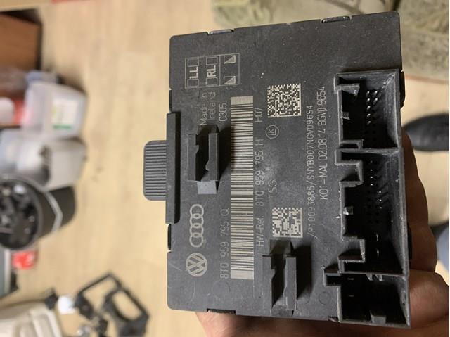 Блок комфорту задніх дверей 8T0959795Q VAG