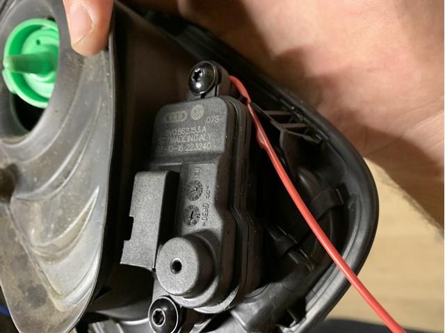Замок відкривання лючка бензобаку 8V0862153B VAG