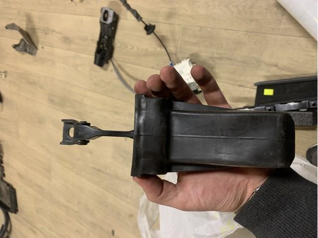 Обмежувач відкриття дверей, передній 8V5837249 VAG
