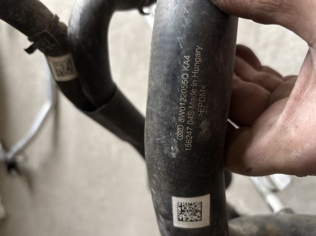 Шланг/патрубок радіатора охолодження, нижній 8W0122055Q VAG