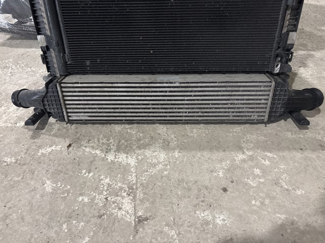 Радіатор интеркуллера 8W0145805AD VAG