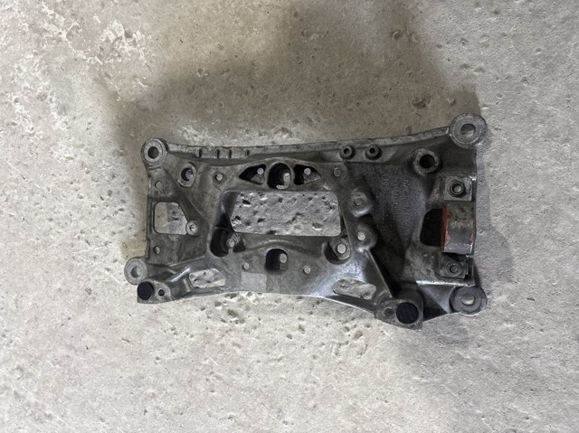 Кріплення кпп 8W0399262AE VAG