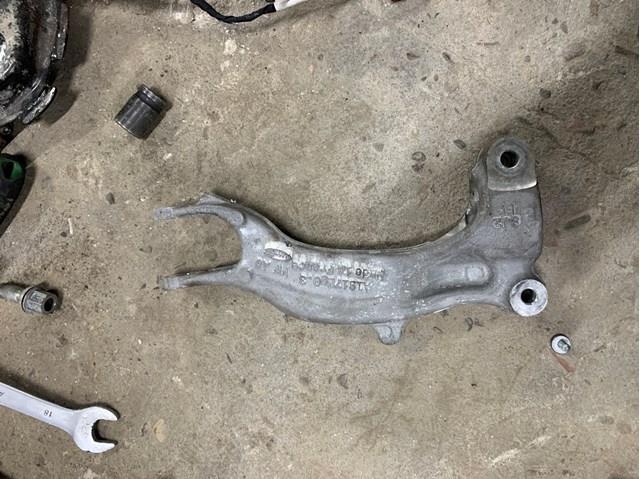 Вилка нижня амортизатора переднього, ліва 8W0413037G VAG