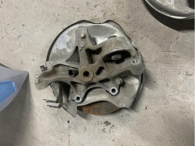 Цапфа поворотного кулака 8W0505432P VAG