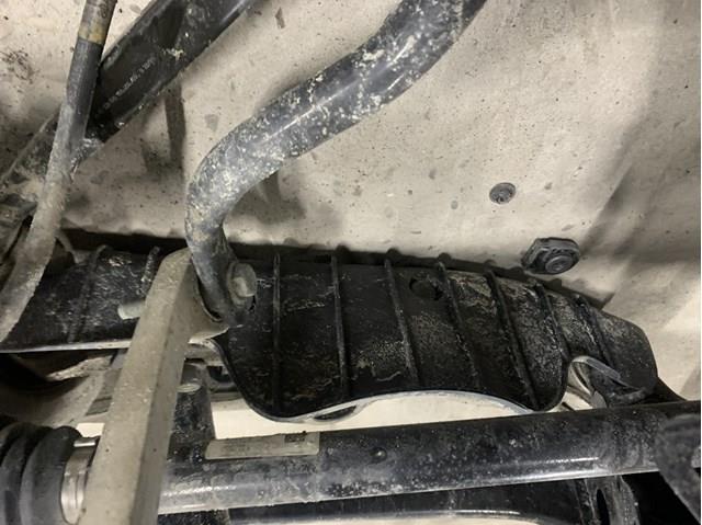 Захист заднього нижнього важеля 8W0505561B VAG