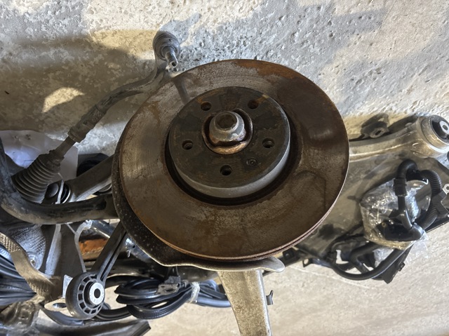 Гальмо дискове переднє 8W0615301H VAG