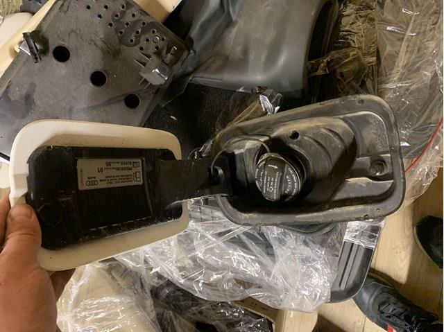 Горловина паливного бака 8W0809906 VAG