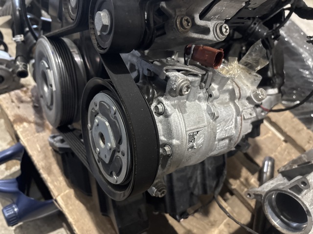 Компресор кондиціонера 8W0816803L VAG