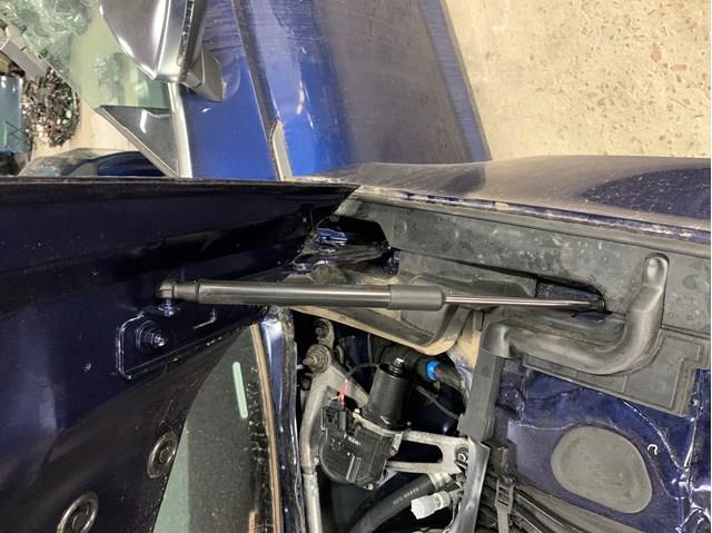 Амортизатор капота газовий 8W0823359C VAG