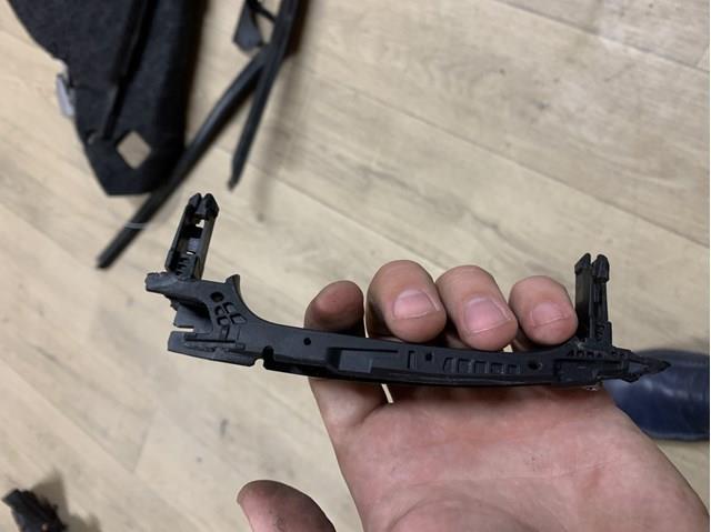 Ручка двері лівою зовнішня перед/зад 8W0837205 VAG