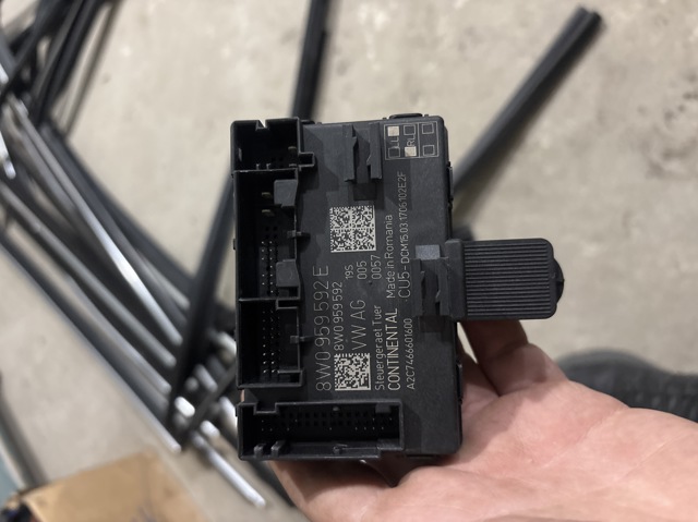 Блок комфорту передніх дверей 8W0959592E VAG