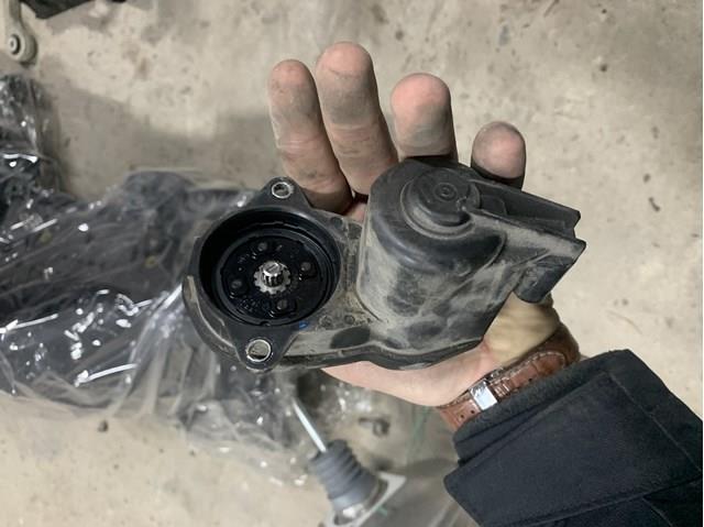 Мотор приводу гальмівного супорта заднього стояночної системи 8W0998281 VAG
