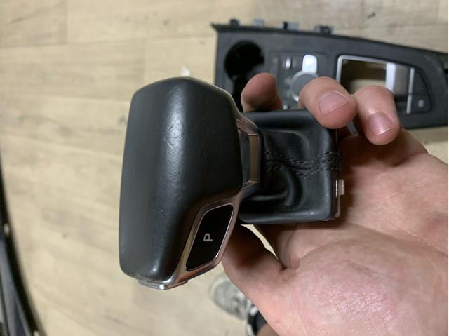 Ручка важеля коробки передач 8W1713140DDEE VAG