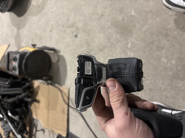 Важіль КПП 8W1713140DIBR VAG