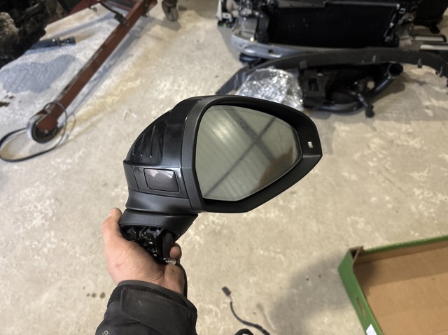 Праве дзеркало заднього виду 8W8857410D9B9 VAG