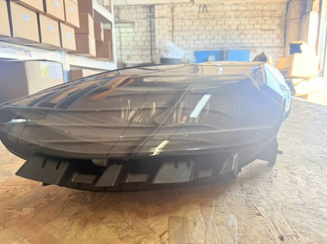 Фара дальнього світла в зборі 107737100K TESLA
