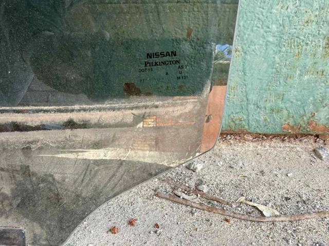Скло задньої двері лівої 823015HA0B NISSAN