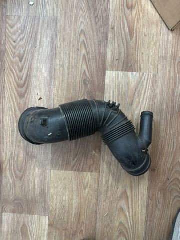 Патрубок повітряний, вихід повітряного фільтра 3C0129654AJ VAG