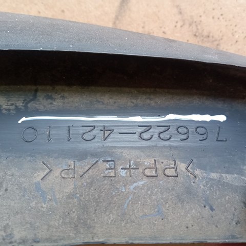Бризговик передній, лівий 7662242110 TOYOTA
