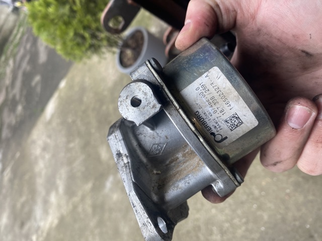 Насос вакуумний 146502327R NISSAN