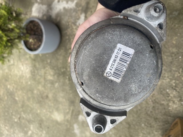 Ліва подушка двигуна A2122406317 MERCEDES