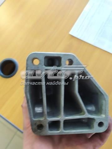 Кронштейн подушки (опори) двигуна, лівої 6422236304 MERCEDES