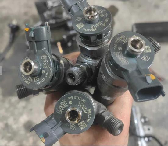 Форсунка дизельна в зборі, розпилювач + тримач 0445110546 BOSCH