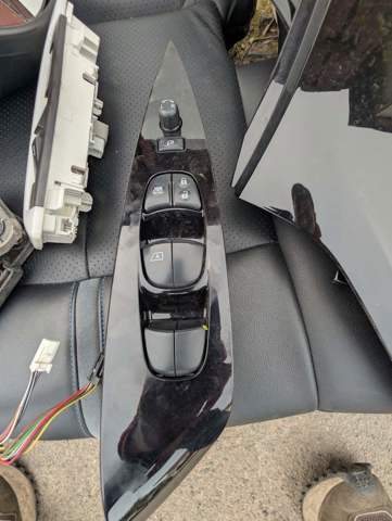 Кнопковий блок керування склопідіймачами передній лівий 254015SH0A NISSAN