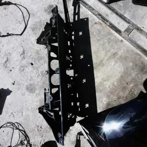Кронштейн бампера заднього, центральний 51127226939 BMW