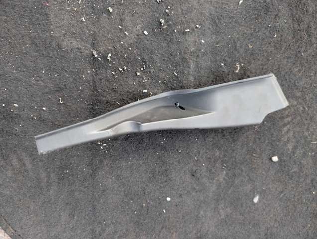Водостік лобового скла, жабо 668945SH0A NISSAN