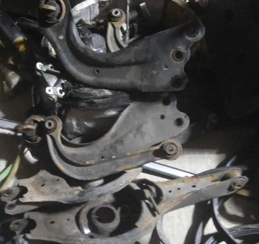 Важіль/тяга задньої підвіски подовжній нижній, лівий KA0G28250A MAZDA