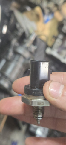 Датчик тиску масла SH0118541 MAZDA