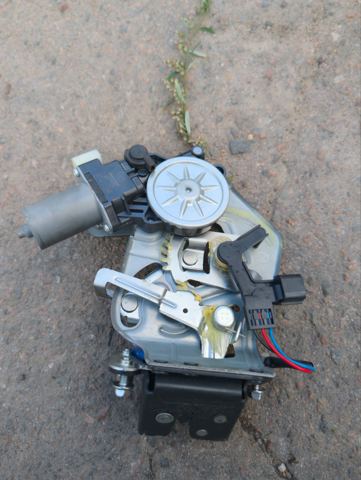 Замок, ручка і привід (багажника) TK4962310C MAZDA