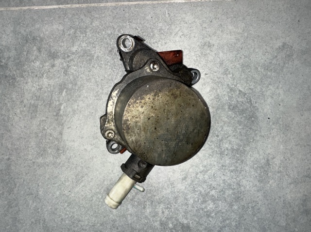 Насос вакуумний 146507228R RENAULT