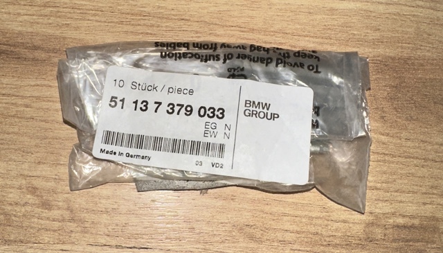 Пістон (кліп) кріплення підкрилки переднього крила 51137379033 BMW