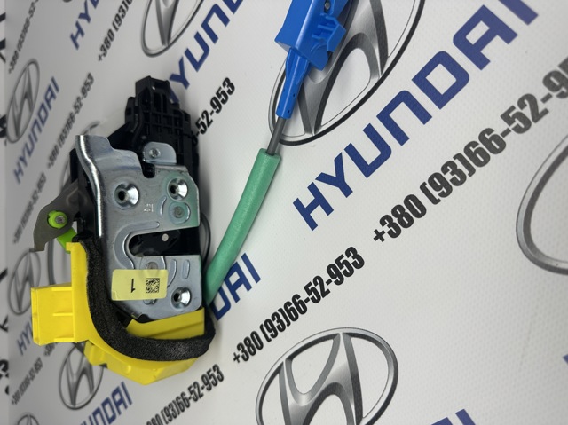 Замок задніх дверей, правих 81420GI000 HYUNDAI