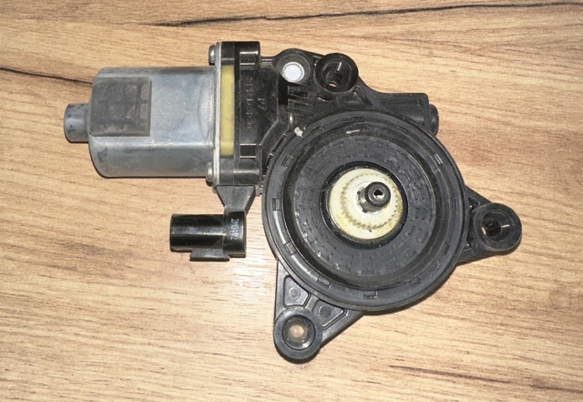Моторчик склопідйомника двері задніх, правих 83460S1000 HYUNDAI