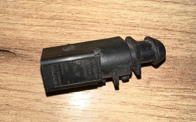 Роз'єм (фішка) генератора 8D0973822 VAG