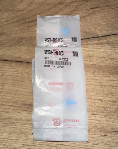 Пістон (кліп) утеплювача капота 91568TR0003 HONDA