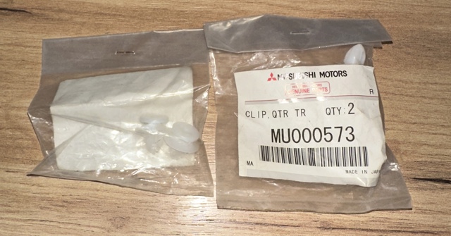 Кліпса кріплення накладок порогів MU000573 MITSUBISHI
