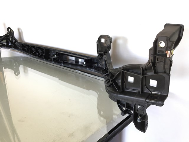Рамка радіатора верхня DS7Z8A284A MARKET (OEM)