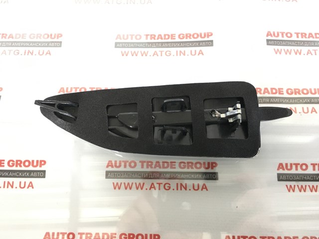 Накладка переднього правого крила GJ5Z16228AA MARKET (OEM)