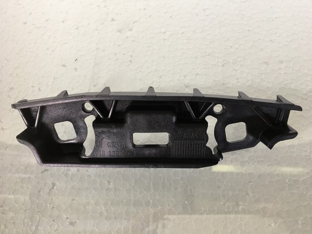 Кріплення бампера LJ6Z17C947A КИТАЙ