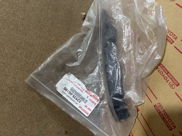 Праве кріплення переднього бампера 5253506190 TOYOTA
