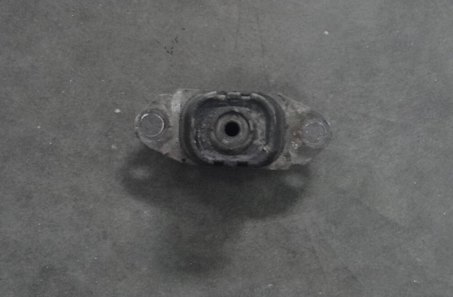 Опора двигуна задня 11220EL50A NISSAN