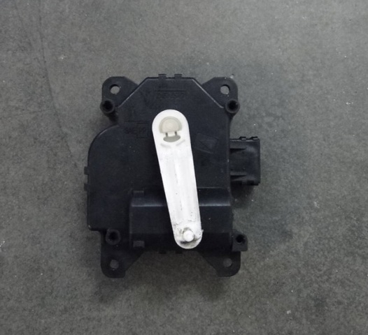 Мотор заслінки печі 1138002380 DENSO