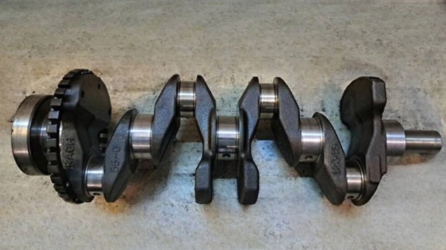 Вал колінчастий і маховик 12201EE02A NISSAN