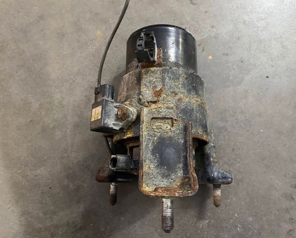Подушка двигуна передня 1236131171 TOYOTA